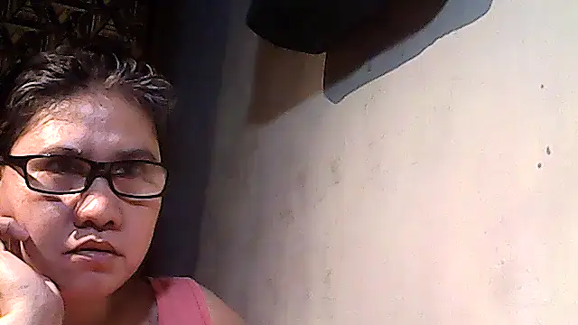 Snapshot of sweetsosie18 chatting on December 1, 11:05 pm sweetsosie18 online show from December 1, 11:05 pm