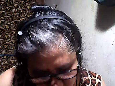 sweetsosie18 online show from January 6, 8:02 pm