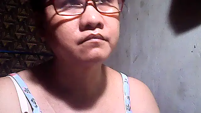sweetsosie18 online show from April 22, 12:45 pm
