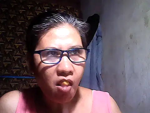 Snapshot of sweetsosie18 chatting on July 10, 10:48 am sweetsosie18 online show from July 10, 10:48 am