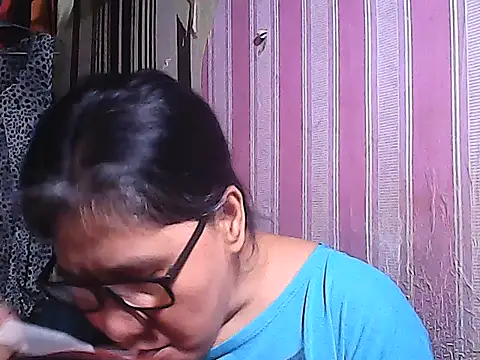 Snapshot of sweetsosie18 chatting on November 10, 11:21 pm sweetsosie18 online show from November 10, 11:21 pm