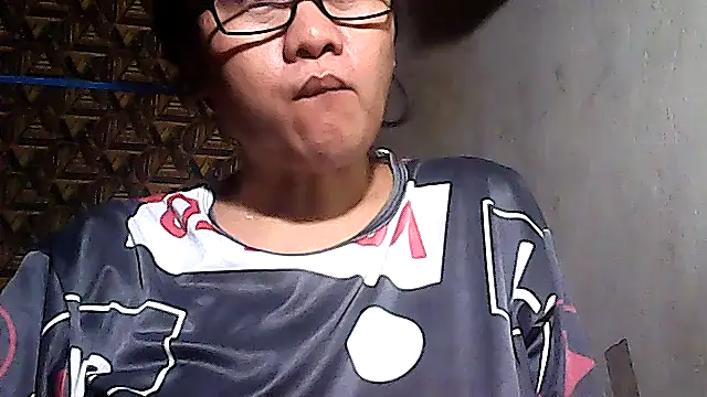 sweetsosie18 online show from December 18, 5:23 am