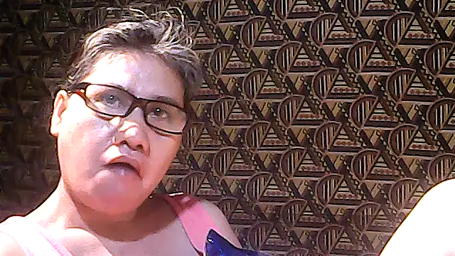 Snapshot of sweetsosie18 chatting on December 1, 11:00 am sweetsosie18 online show from December 1, 11:00 am