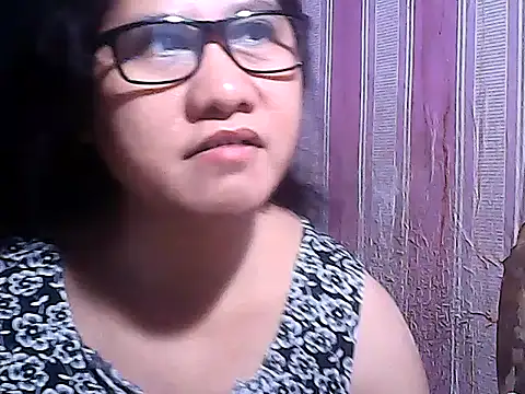 Snapshot of sweetsosie18 chatting on November 3, 6:40 am sweetsosie18 online show from November 3, 6:40 am