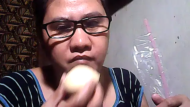 sweetsosie18 online show from December 4, 7:18 am