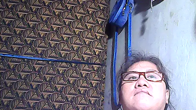 sweetsosie18 online show from April 22, 12:39 am