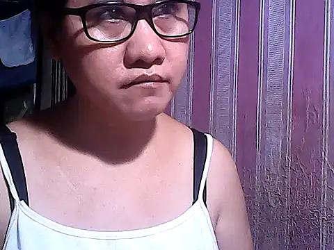 Snapshot of sweetsosie18 chatting on November 9, 9:57 am sweetsosie18 online show from November 9, 9:57 am