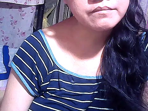 Snapshot of sweetsosie18 chatting on November 21, 6:01 am sweetsosie18 online show from November 21, 6:01 am