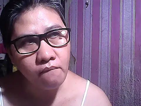 Snapshot of sweetsosie18 chatting on October 29, 7:57 pm sweetsosie18 online show from October 29, 7:57 pm