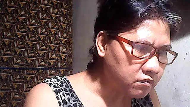 sweetsosie18 online show from April 3, 7:59 am