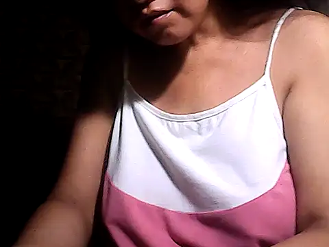 Snapshot of sweetsosie18 chatting on June 4, 10:14 pm sweetsosie18 online show from June 4, 10:14 pm