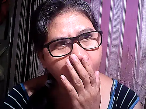 Snapshot of sweetsosie18 chatting on November 27, 5:41 am sweetsosie18 online show from November 27, 5:41 am