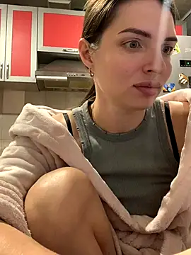 SeducingYoghourt online show from November 5, 5:05 pm