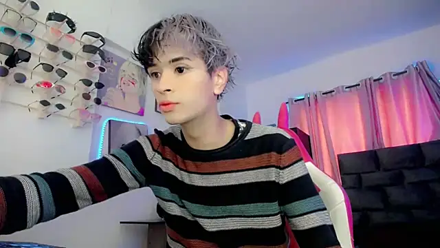 Snapshot of Sweet_Jack1 chatting on March 7, 2:45 pm Sweet Jack1 online show from March 7, 2:45 pm