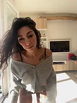 amanilouve online show from February 9, 10:57 am