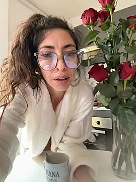 amanilouve online show from February 15, 9:08 am