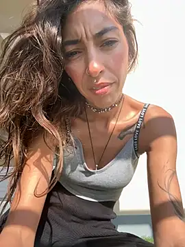 amanilouve online show from March 15, 1:18 pm