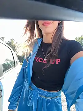 amanilouve online show from December 17, 10:42 am