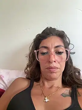 Snapshot of amanilouve chatting on May 22, 10:24 am amanilouve online show from May 22, 10:24 am