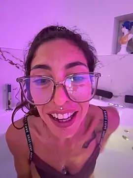 amanilouve online show from March 27, 9:54 am