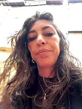 Snapshot of amanilouve chatting on June 10, 9:43 am amanilouve online show from June 10, 9:43 am