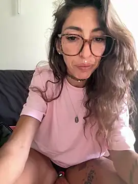 amanilouve online show from March 22, 1:56 pm