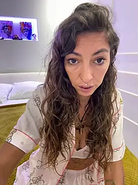 Snapshot of amanilouve chatting on June 4, 9:03 am amanilouve online show from June 4, 9:03 am