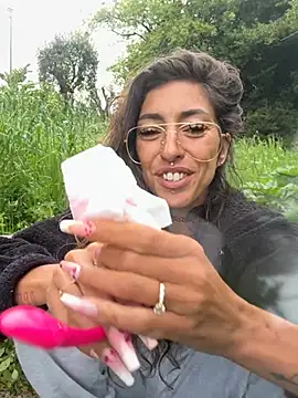 amanilouve online show from April 12, 9:34 am