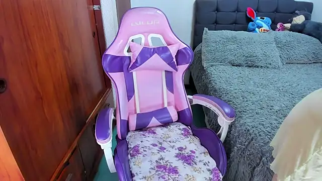 Snapshot of saphira_owen chatting on November 5, 7:50 pm saphira owen online show from November 5, 7:50 pm