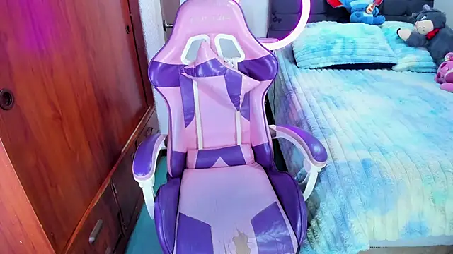 saphira owen online show from April 16, 5:25 pm