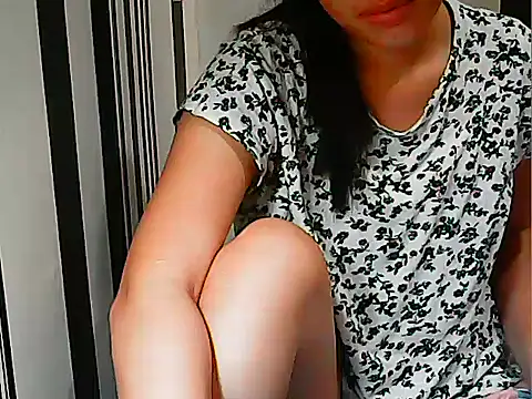 Snapshot of innocently_yours chatting on February 3, 11:05 pm innocently yours online show from February 3, 11:05 pm