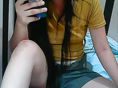 Snapshot of innocently_yours chatting on February 15, 8:11 am innocently yours online show from February 15, 8:11 am