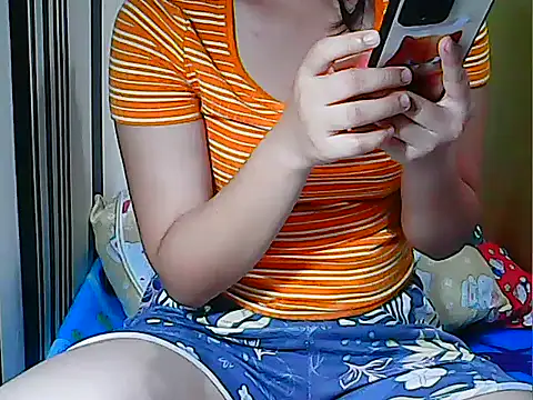 Snapshot of innocently_yours chatting on February 4, 7:07 am innocently yours online show from February 4, 7:07 am