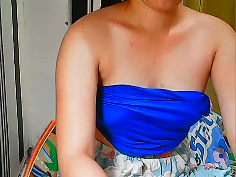Snapshot of innocently_yours chatting on February 8, 12:39 pm innocently yours online show from February 8, 12:39 pm