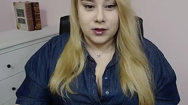 Snapshot of XgloryHAILEY chatting on March 18, 10:26 pm XgloryHAILEY online show from March 18, 10:26 pm