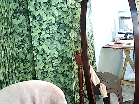 Snapshot of yummy_21xxx chatting on October 5, 4:25 am yummy 21xxx online show from October 5, 4:25 am