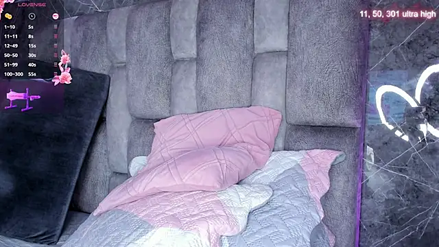 Snapshot of emily_fox1 chatting on November 22, 12:04 pm emily fox1 online show from November 22, 12:04 pm