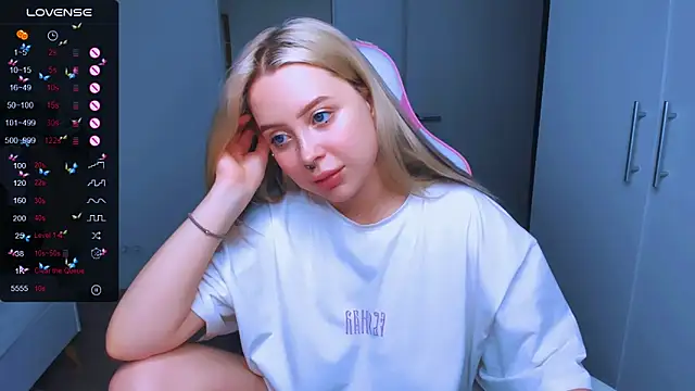 MonaLauu online show from January 29, 2:32 pm