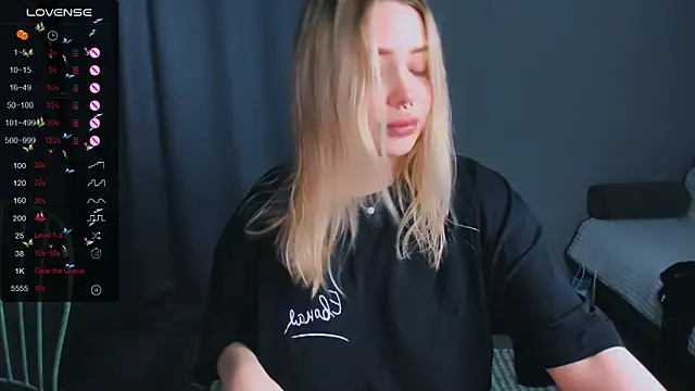 MonaLauu online show from November 15, 5:39 pm