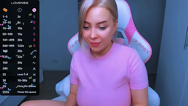 MonaLauu online show from December 28, 10:44 pm