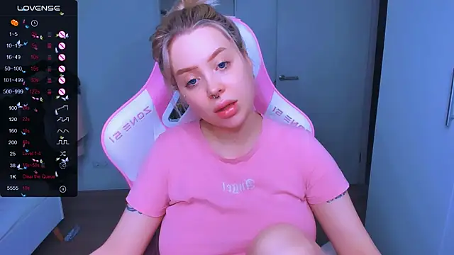 MonaLauu online show from February 6, 2:22 am