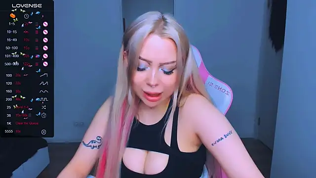 MonaLauu online show from March 20, 4:09 pm