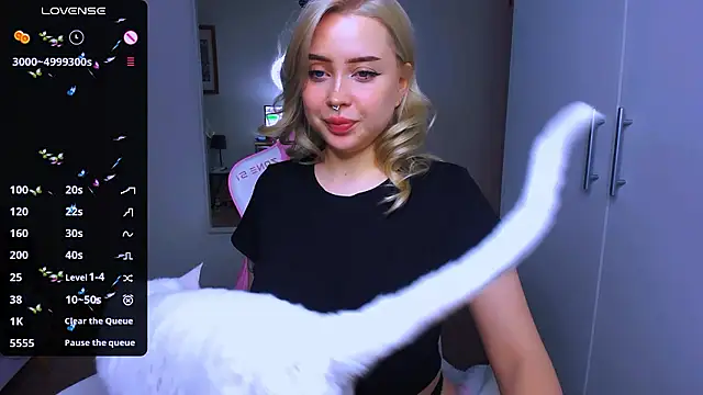 MonaLauu online show from December 7, 6:21 pm