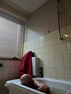 Ladyshaker82 online show from November 8, 2:31 pm