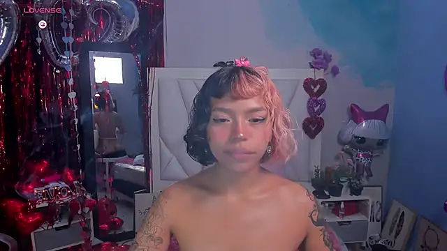 Snapshot of katalina_garcia chatting on March 15, 9:49 pm katalina garcia online show from March 15, 9:49 pm