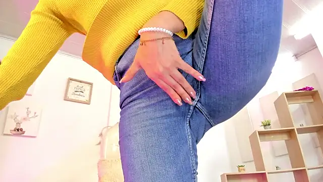 Snapshot of Antonnella_3 chatting on March 6, 6:37 pm Antonnella 3 online show from March 6, 6:37 pm