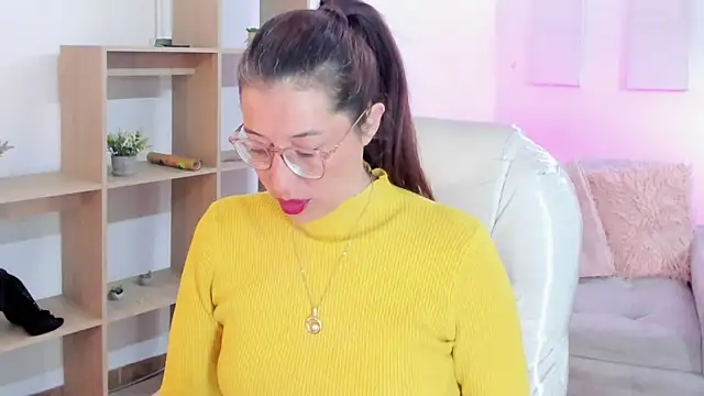 Snapshot of Antonnella_3 chatting on October 4, 12:17 pm Antonnella 3 online show from October 4, 12:17 pm