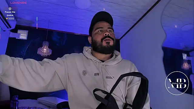 MichaelBear  online show from November 5, 1:25 pm