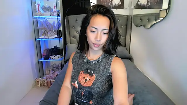 reighnempress online show from March 25, 3:17 am