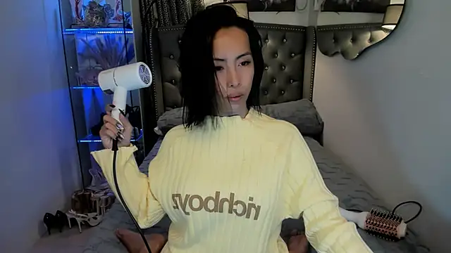 reighnempress online show from December 2, 2:45 am